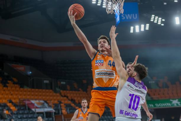 尤其是莱昂 尤其是莱昂