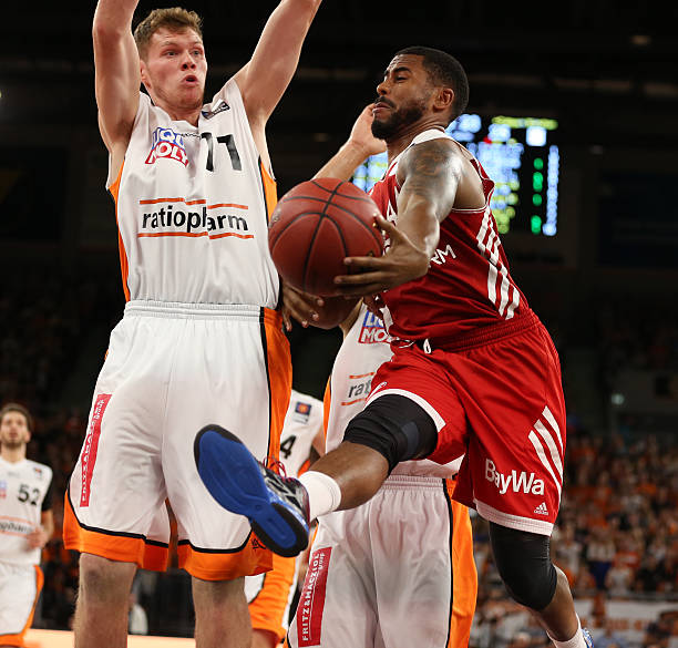 闻或教练更 闻或教练更